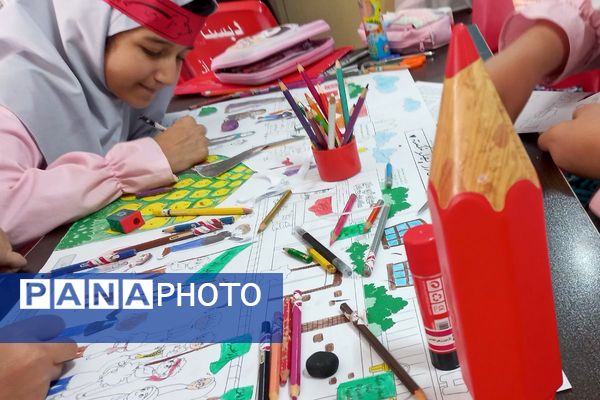 نمایش جلوه‌های ارادت فاطمی در روزنامه‌دیواری‌های مدرسه شهیدسرافراز اسلامشهر