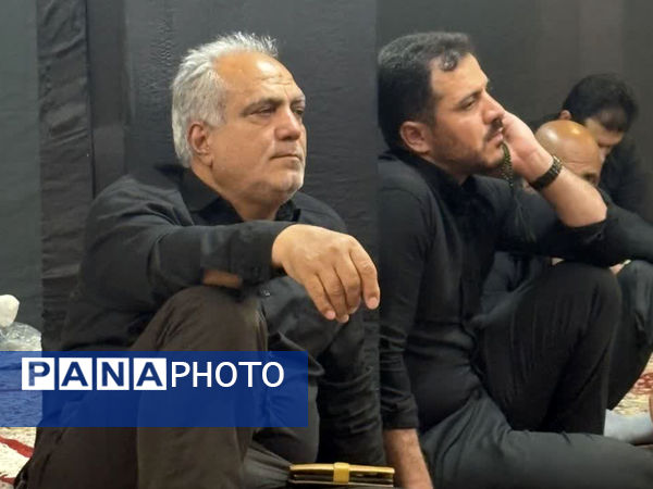 جوانان کاشمری پرچم عزای حسینی را برافراشتند