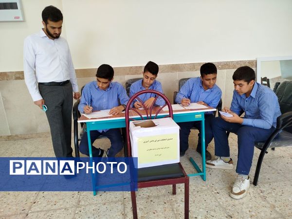انتخابات شورای دانش‌آموزی در آموزشگاه نمونه شهرستان خلیل آباد