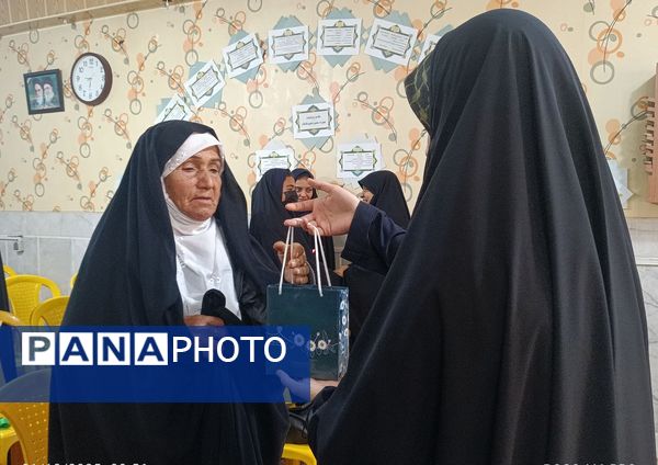 یادواره شهدا؛ عطر ایثار در دبیرستان نمونه محمودیه پیچید