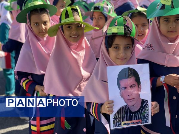 راهپیمایی عظیم ۱۳ آبان ماه، با حضور پرشور دانش‌آموزان ولایتمدار و مردم غیور و همیشه در صحنه مه‌ولات