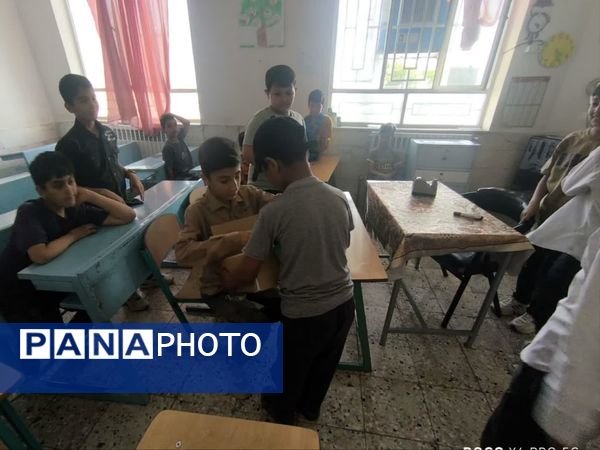 تقدیر از پیشتازان دبستان شهید پسندیده  فدافن توسط معاون پرورشی آموزشگاه