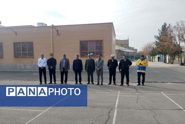 اجرای مانور زلزله در هنرستان شهید شهیدی خلیل آباد 