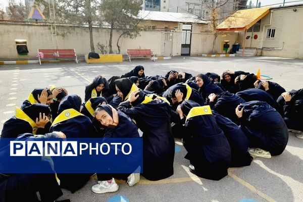 مانور زلزله در دبیرستان علی افشارنژاد ناحیه ۶ مشهد