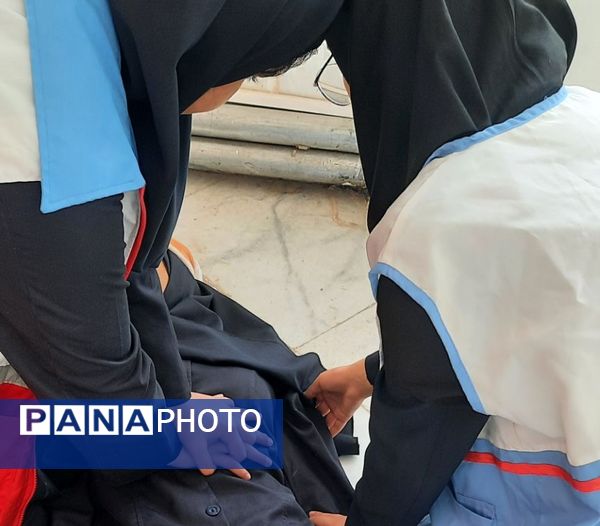 آمادگی در برابر بحران؛ مانور زلزله در دبیرستان نمونه محمودیه