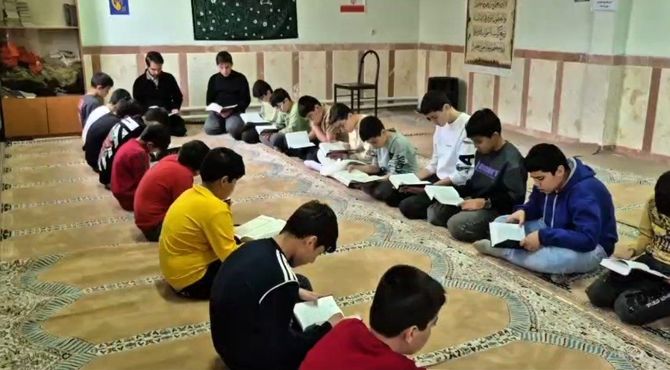 محفل انس با قرآن کریم هیئت انصارالمهدی  دبیرستان شهید باهنر 