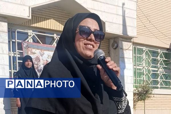 برپایی نمایشگاه "مادرم فاطمه" در دبیرستان مهر نیشابور