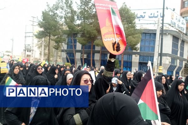 فریاد پیشوا علیه صهیونیسم در روز قدس؛ امضای طومار محکومیت و المان سازی در راهپیمایی روز قدس