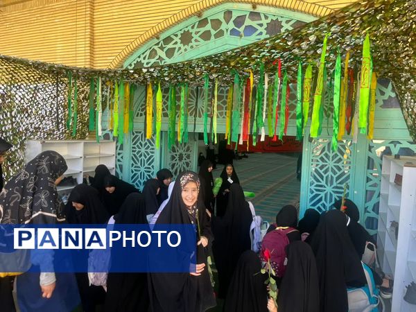 استقبال پرشور دانش‌آموزان جم از شهید گمنام در آستانه شهادت حضرت زهرا(س)