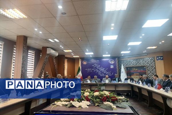 نشست مشترک اعضای کمیسیون آموزش و تحقیقات مجلس، مدیران آموزش و پررش استان خراسان رضوی و وزیر آموزش وپرورش در مشهد
