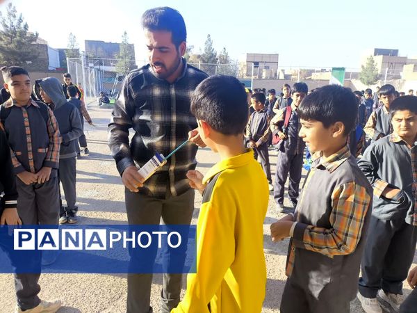 نصب تابلو خبری پانا و تقدیر از دانش آموزان فعال پرورشی  دبستان شهید پسندیده فدافن