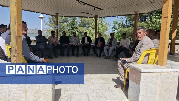 کارگاه‌های تخصصی برنامه ملی نماد ویژه مدیران مدارس شهرستان دنا در اردوگاه شهید مطهری سی‌سخت