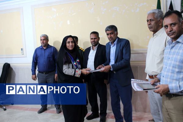 فرمانداری حاجی‌آباد و قلم‌های امید نگاهی به آینده رسانه و توسعه در سایه روز خبرنگار