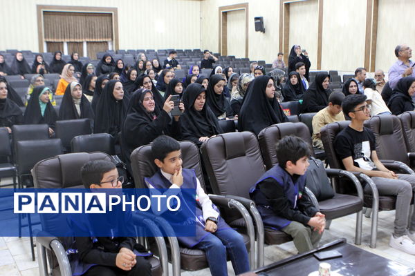 برگزاری مراسم تجلیل از دانش‌آموز خبرنگاران پانا و رتبه‌های برتر استانی فرهنگی و هنری در کاشان