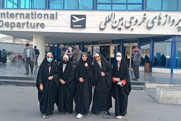 بدرقه دختران دانش آموز از ایستگاه پروازی مشهد به سوی سرزمین وحی
