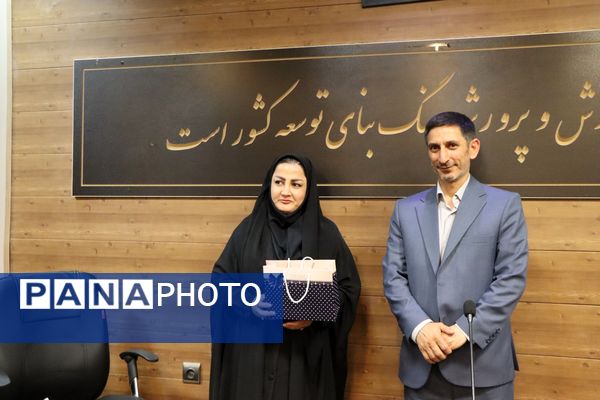 تجلیل از فعالان حوزه بانوان و خانواده در ناحیه یک بهارستان