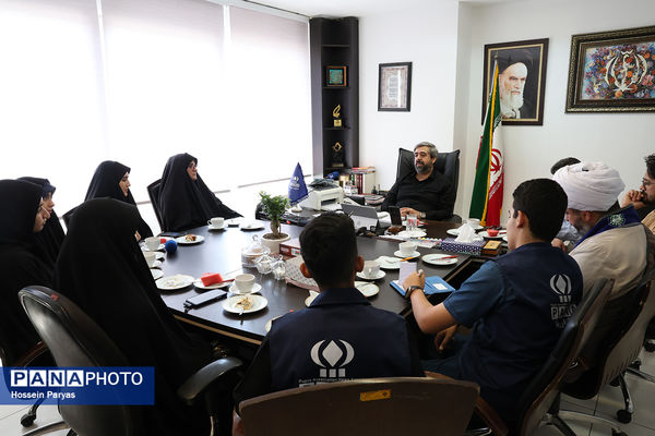 دیدار دانش‌آموز خبرنگاران پانای البرز با مدیرعامل خبرگزاری پانا