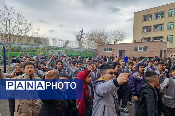 حضور پرشور دانش‌آموزان مدارس ناحیه 2 شهرری در جشن پیروزی مردم غزه 