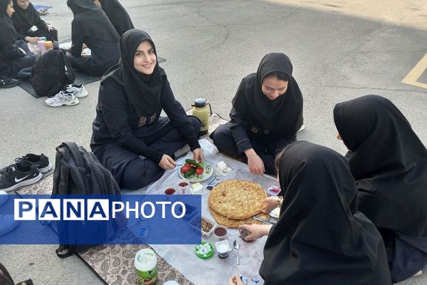 برگزاری مراسم صبحانه سلامت در دبیرستان الغدیر ناحیه یک شهرری