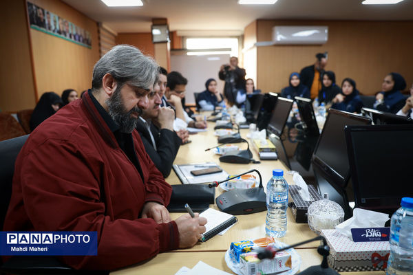 نشست صمیمی معاون آموزش متوسطه وزارت آموزش و پرورش با دانش‌آموز خبرنگاران خبرگزاری پانا