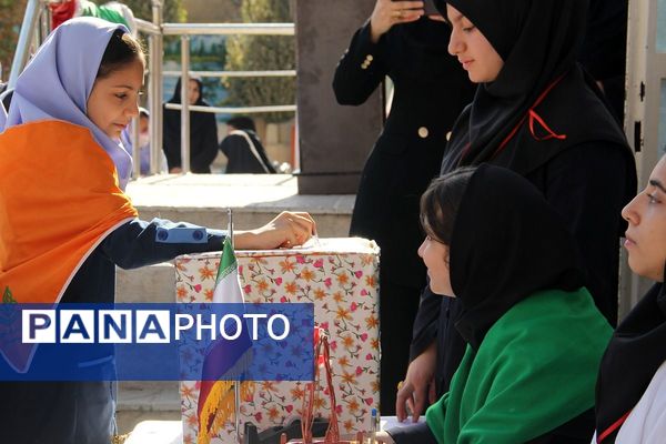 انتخابات  همیار مشاور در مدرسه نشاط بهارستان دو