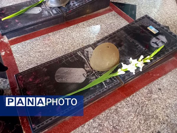 آیین غبارروبی و عطر افشانی گلزار شهدا شهرستان ملارد در هفته دفاع مقدس