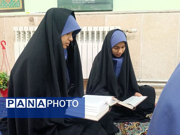 برگزاری محفل نورانی انس با قرآن در دبیرستان دکتر جواد حداد۲ ناحیه پنج