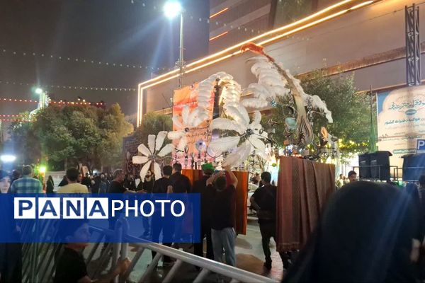 موکب‌های عزاداری در جای جای مشهد، جلوه‌ای از عشق و ماتم در شب سالروز شهادت امام رضا (ع)