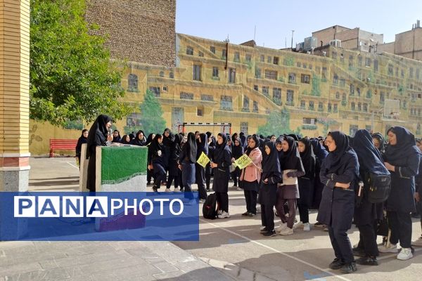 مراسم بزرگداشت شهید سید حسن نصرالله در دبیرستان هوشیار ناحیه یک مشهد