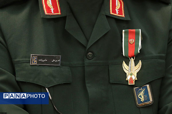 اعطای «نشان فتح» به سردار حاجی‌زاده توسط مقام معظم رهبری
