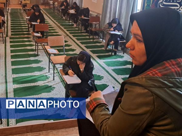 امتحانات ترم اول در دبیرستان دخترانه انیس خوش قدم 
