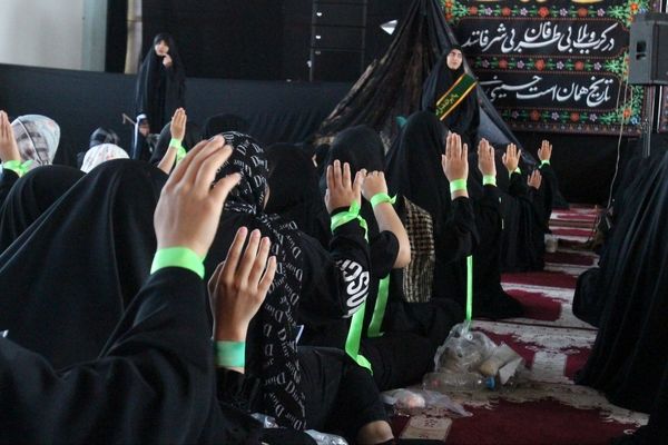 عزاداری دختران زنجانی در هیات دختران انقلاب