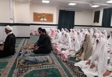 دوشنبه‌های نماز با حضور مسئولین در دبستان پورشهریاری