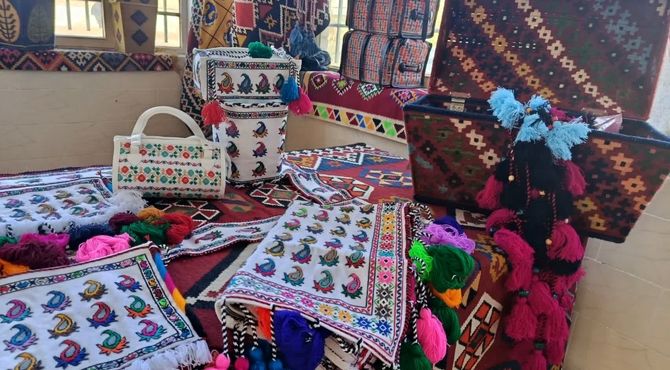 افتتاح نمایشگاه هنر وصنایع دستی  ،محصولات خانگی در آباده