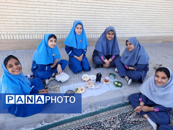 تخم مرغ، قهرمان کوچک سفره‌ها: جشنواره‌ای پرنشاط در دبستان دخترانه ام البنین