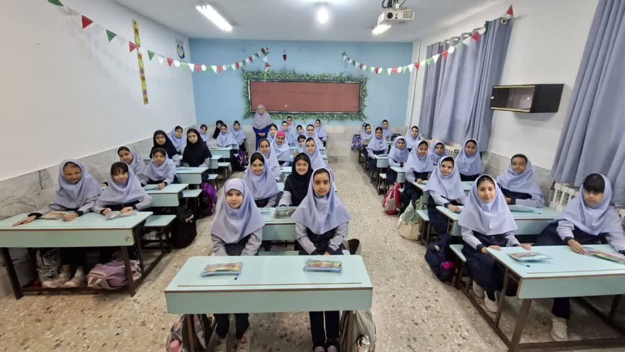 آیین نواختن زنگ مهر، ایثار و شهادت در مدرسه فرهنگیان ۲