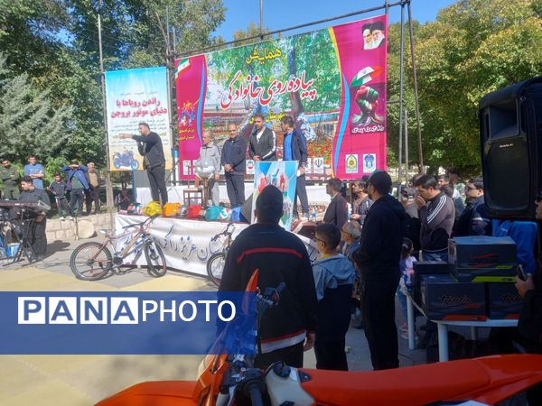 همایش پیاده‌روی خانوادگی در منطقه گردشگری سیاسرد بروجن