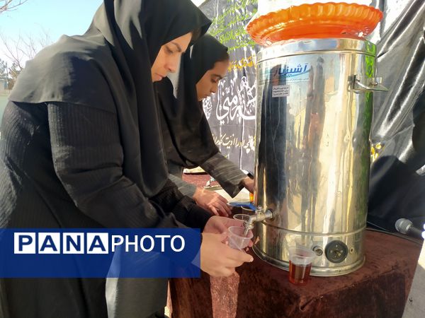 برپایی ایستگاه صلواتی در دبیرستان دخترانه امید 