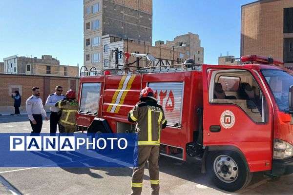 مراسم پدافند غیرعامل در دبیرستان بشارت بهارستاندو