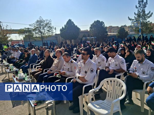 گرامیداشت پدافند غیرعامل با حضور مسئولان شهرستان در دبیرستان وکیلی ۹