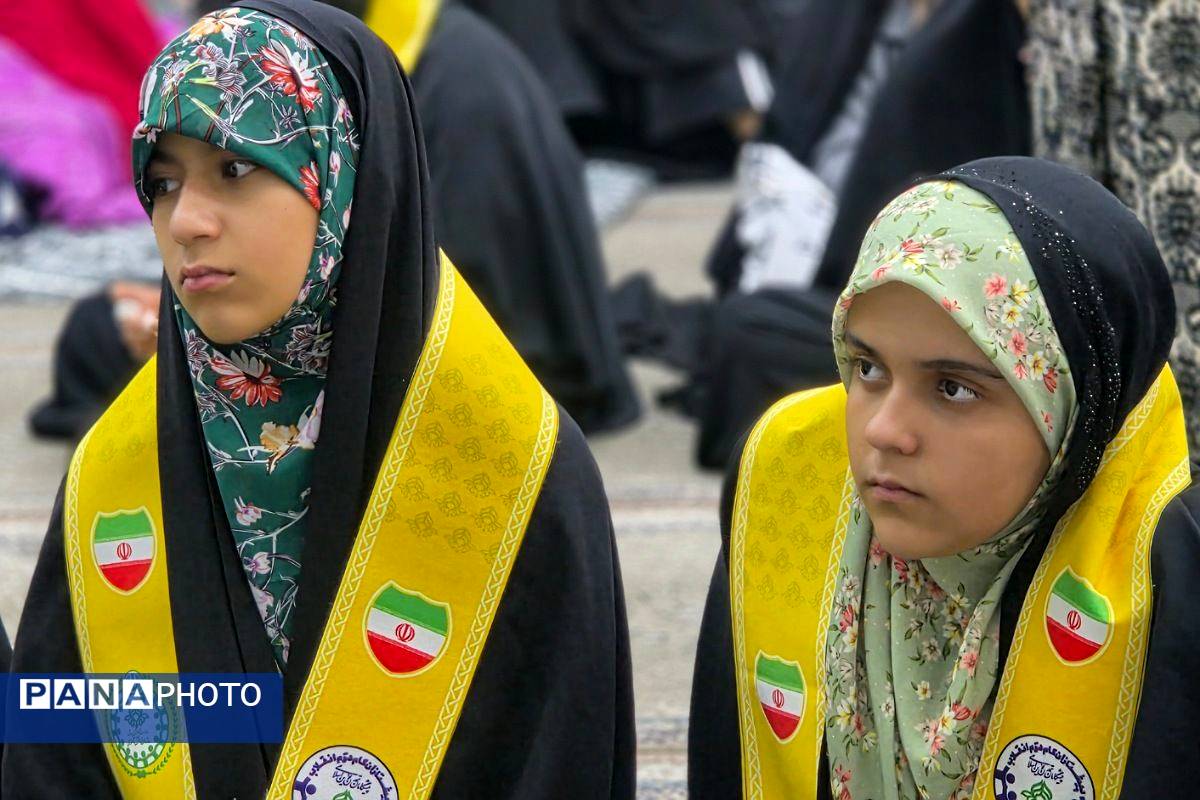 اعتکاف دانش‌آموزی رباط‌کریم با پرچم‌گردانی حضرت ابوالفضل(ع)