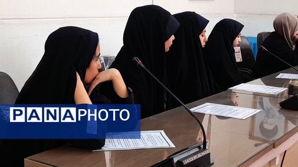 برگزاری اولین جلسه همیاران مشاور دبیرستان شاهد عصمت ناحیه۳ کرج در سال تحصیلی جدید