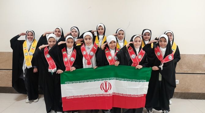 اجرای سرود میهن خدایی توسط گروه سرود دختران صاحب الزمان(عج)