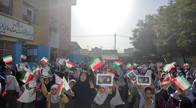 شادی دانش‌آموزان مدرسه مهندس رحمانی فرد ناحیه یک مشهد مقدس از وعده صادق 2