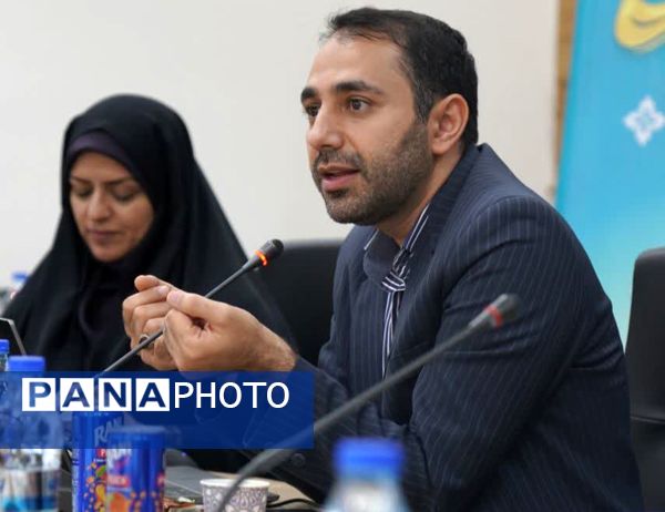 نشست خبری مدیرکل نوسازی مدارس استان اصفهان با دانش آموز خبرنگاران پانا