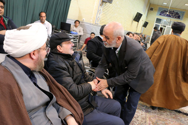 نشست صمیمی‌ دانش‌آموختگان دبیرستان امام رضا(ع) قم در هیات خادم الرضا(ع)