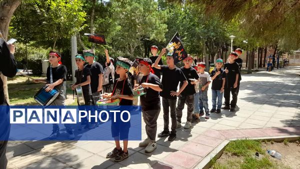 گردهمایی اعضای کانون پرورش فکری شماره 4 قم در جوار مزار شهید گمنام