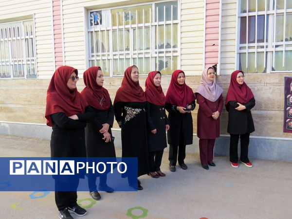 جشن شکوفه ها مدرسه ۱۷شهریور