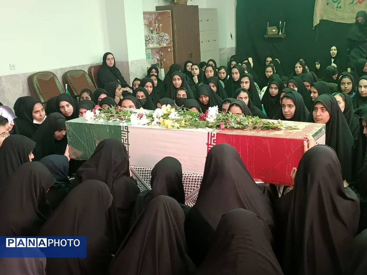 حضور شهید گمنام در دبیرستان دخترانه حضرت زینب(س) شهرستان بهاباد
