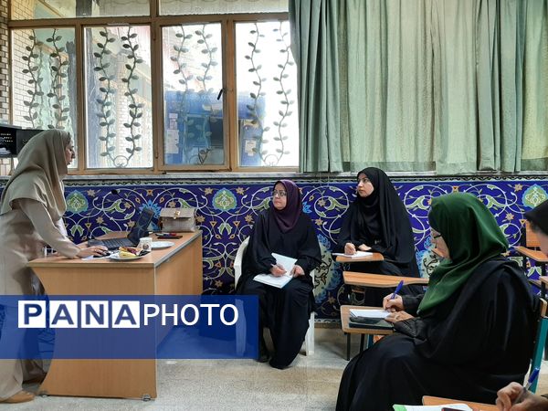 اختتامیه دوره ارتقاء مهارت‌های رابطان مشاوره نواحی هفت‌گانه مشهد و تبادکان